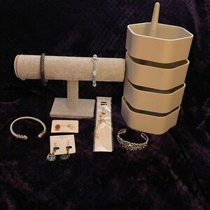 Fashion Jewelry 5 Bracelets & Holder, 2 Earrings, 4 Tier Jewelry Holders